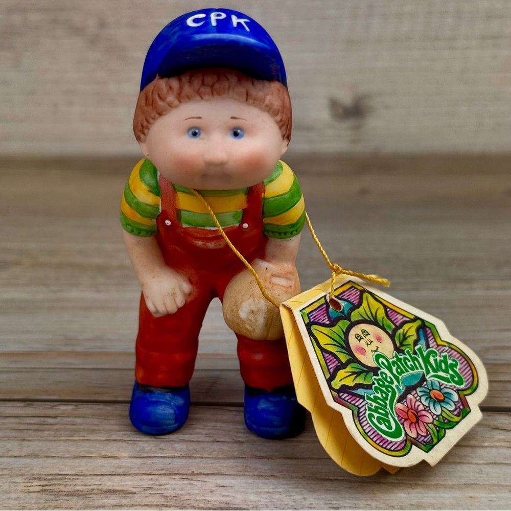 Vintage 1984 Cabbage Patch Kids Play Ball
Porcelain Figurine New Old Stock